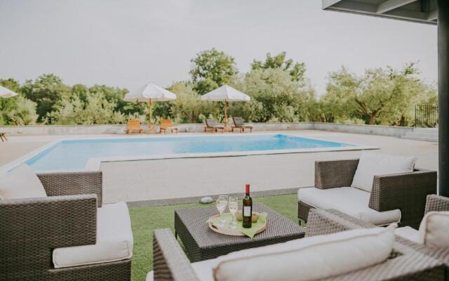 Villa Laurus Residence