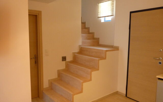 Ilianthos Apartments & Studios