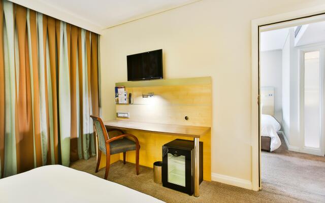 Holiday Inn Express Sandton Woodmead, an IHG Hotel