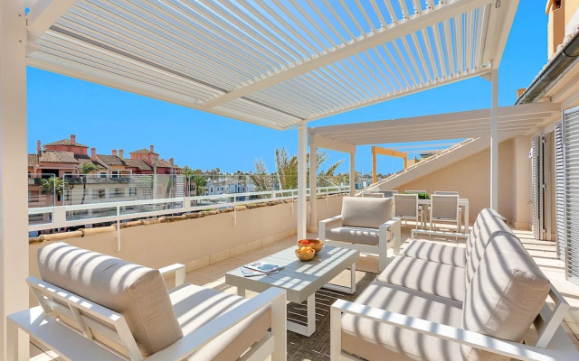 YOLO Spaces – Sotogrande Ocean View Penthouse