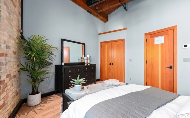 Exquisite 3BDR Penthouse in Downtown TC