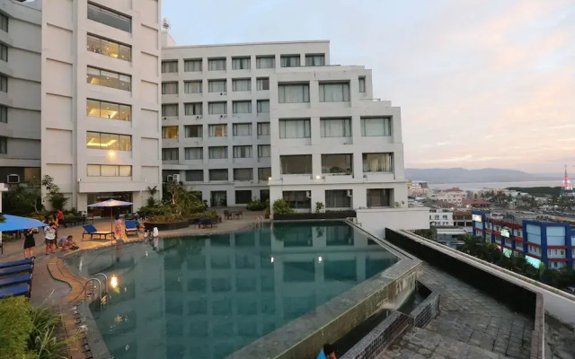 Ritzy Hotel Manado