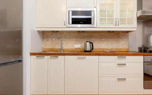 Broniwoja Apartment by Renters