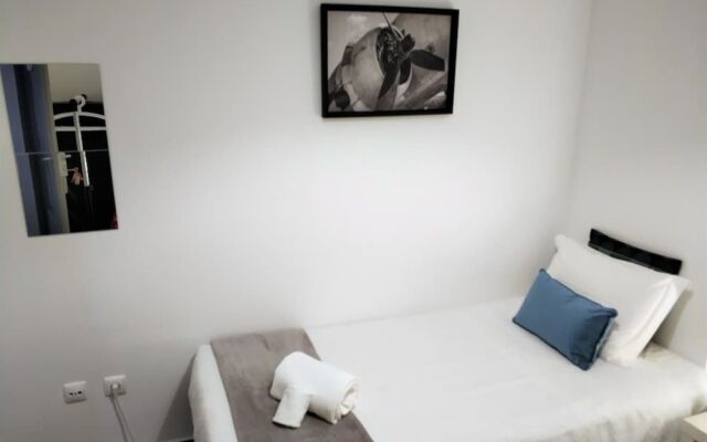 Sleep & Go Faro Airport Guest House