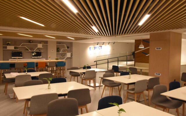 Holiday Inn Express Shanghai Gubei by IHG