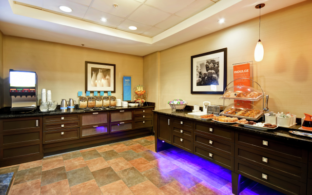 Hampton Inn & Suites Detroit-Canton