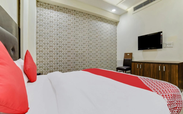 OYO Flagship 26585 Bhera Enclave Paschim Vihar