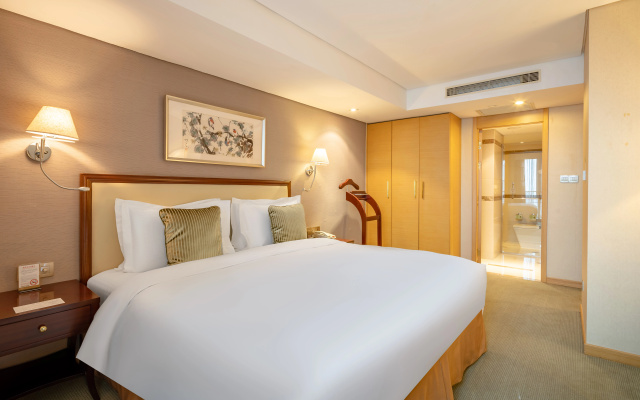 Regal Plaza Hotel & Residence Waigaoqiao – Guest Rooms – Shanghai