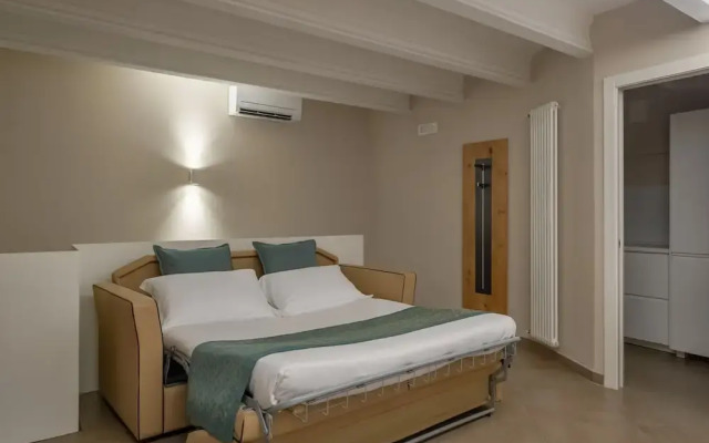 Bonacolsi Collection , Mantegna Hotels