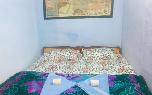 saffron guest house & hostel