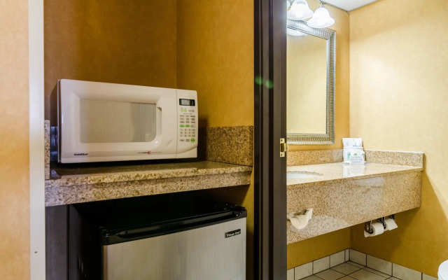 Quality Inn & Suites Manhattan