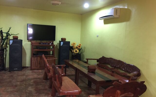 Luis Bay Travellers Lodge Coron