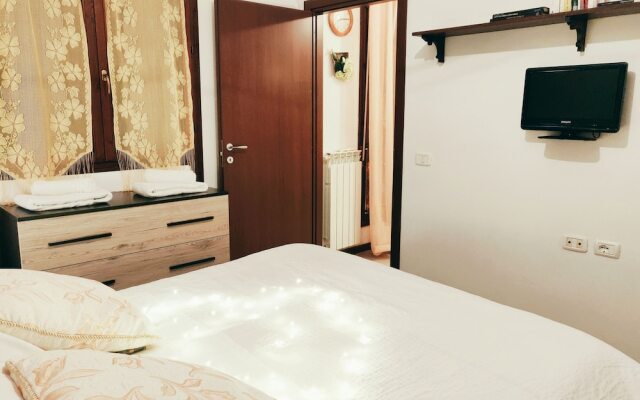 Flat Accogliente Comodo con Ascensore e Parcheggio