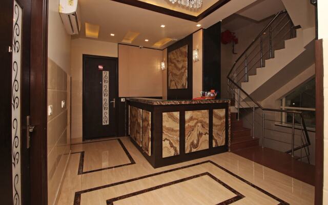 OYO Flagship 737 Paschim Vihar