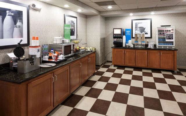 Hampton Inn & Suites Cedar Rapids - North
