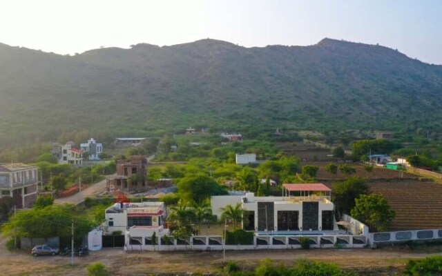 Hills Paradise Inn