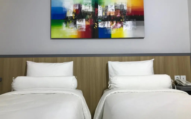 Front One Hotel Gresik