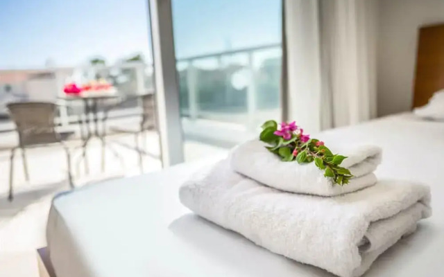 Villa White Moonflower