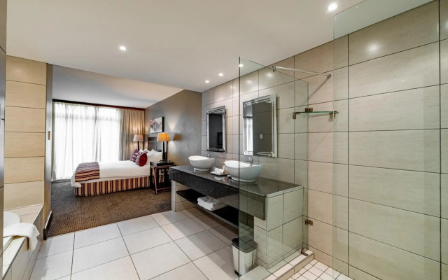 African Sky Hotels - Pine Lake Inn