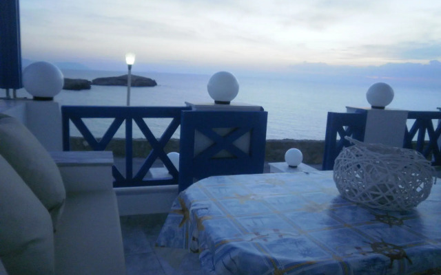 Blue and White Studios & Apartments