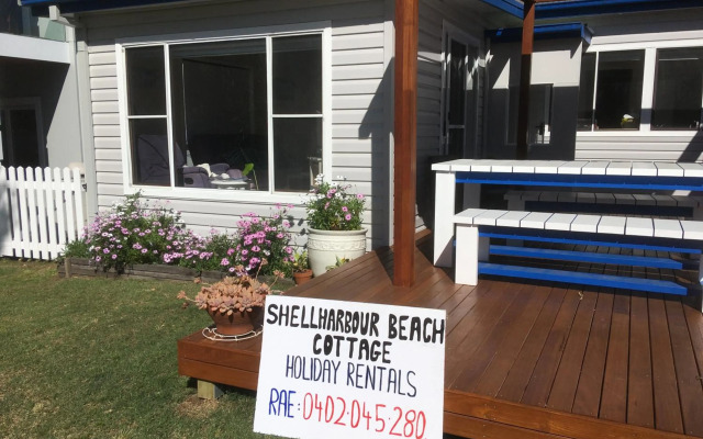 Shellharbour Beach Cottage - walk onto Patrolled beach with flags in summer