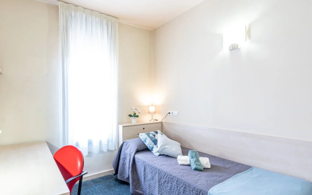 Residencia Universitaria Resa Giner de los Ríos - Hostel