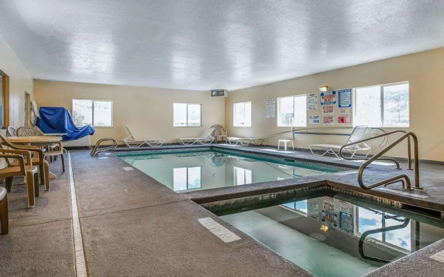 Quality Inn & Suites Salina National Forest Area