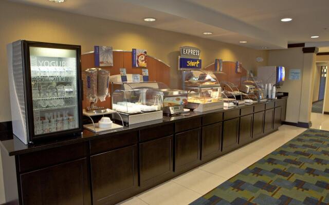 Holiday Inn Express & Suites Detroit North - Troy, an IHG Hotel