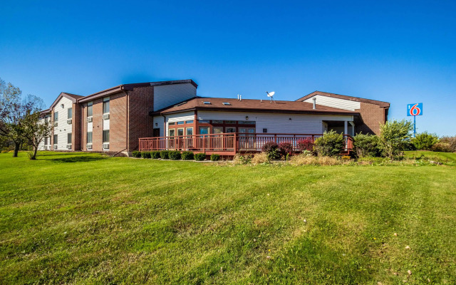 Motel 6 Saukville, WI