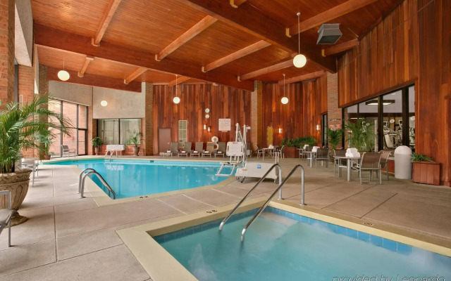 Crowne Plaza Columbus North- Worthington by IHG