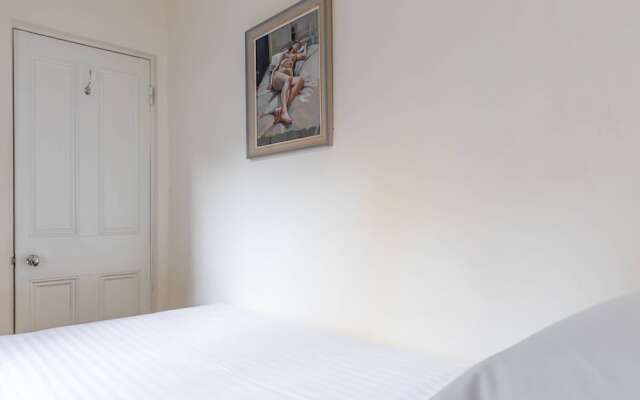Ifield Road X by Onefinestay