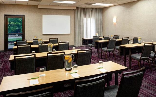 Courtyard Louisville East