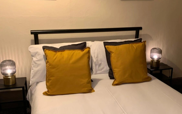 Rectory - Lovely 4 bedroom maisonette Gateshead free parking