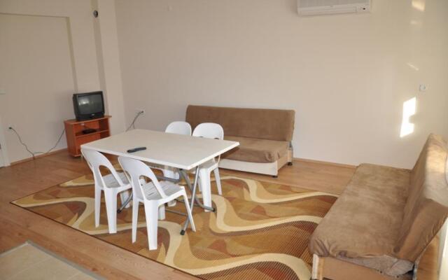 Oz Ulutas Apart