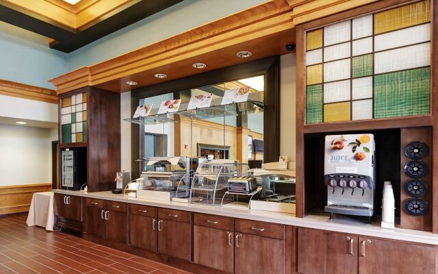 Holiday Inn Express Hotel & Suites Warwick-Providence (Arpt) by IHG