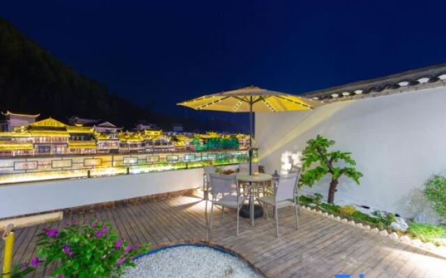 Zhumeng Yingyue River View Homestay