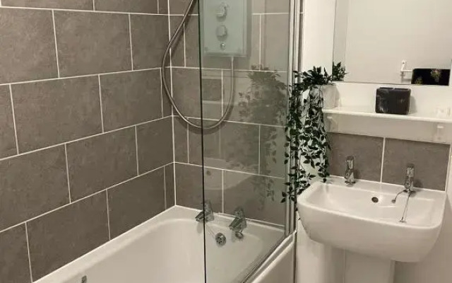 2 Bed-sleeps 7-free Parking-balcony