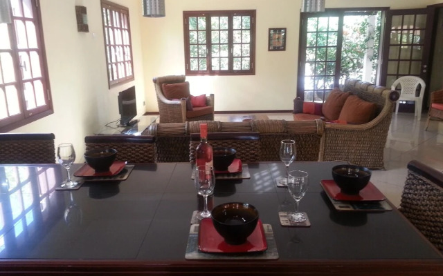 Beautiful 4-bed Villa Pool & Maid in La Preneuse