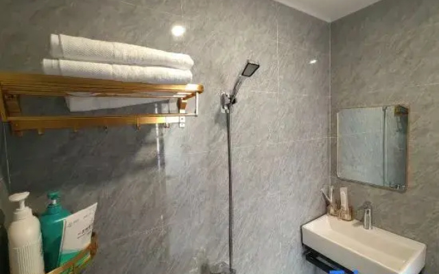 Starry Sky Cinema Homestay (Qingzhen Shengyuan Xintiandi)
