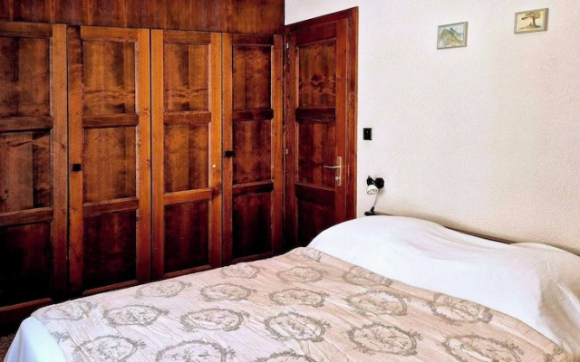 Charming Vintage Flat Near Spa & Slopes – Guest Rooms – Ovronnaz