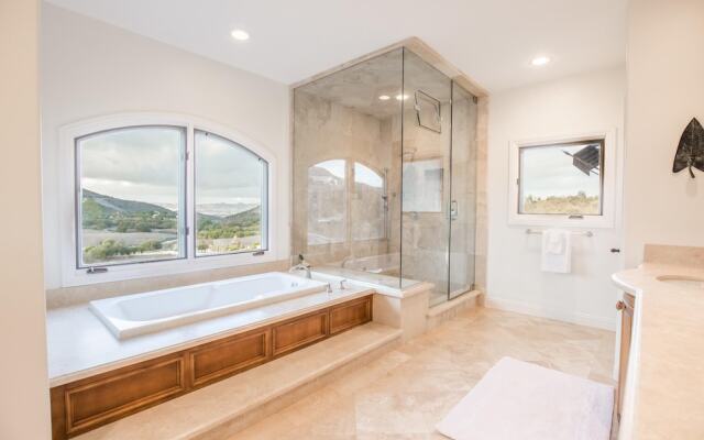 Casa del Arbol by AvantStay | Villa w/ Sunset Views | 5 Acres of Avocado Trees