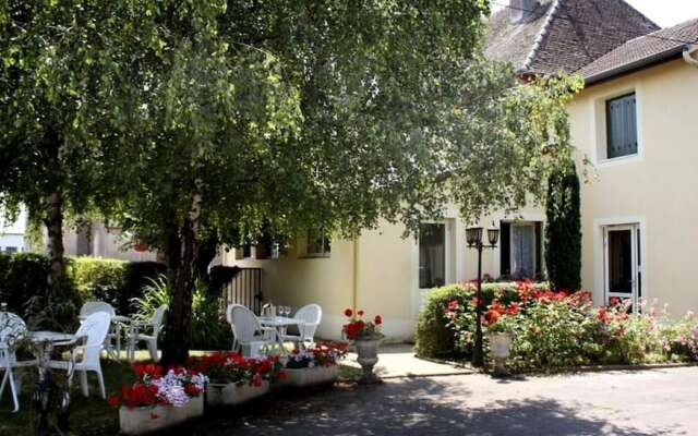 Logis Hotel Au Puits Enchante