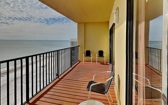 Las Brisas 504