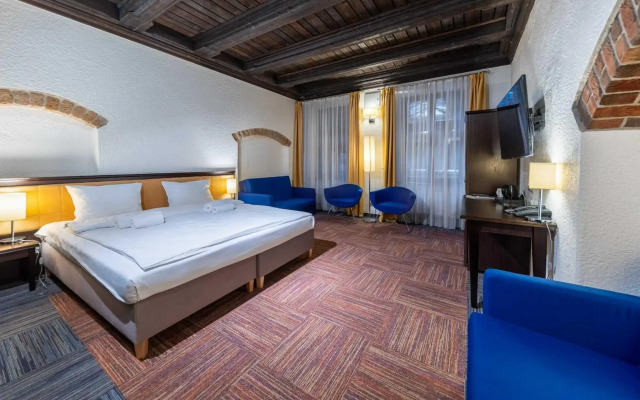 Palazzo Rosso Old Town