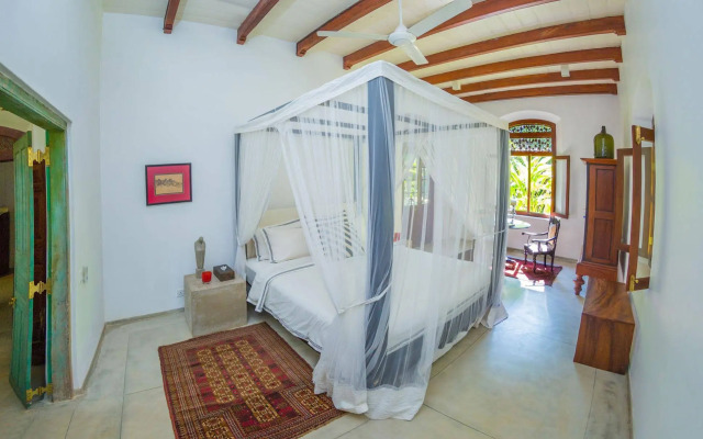 MO River House