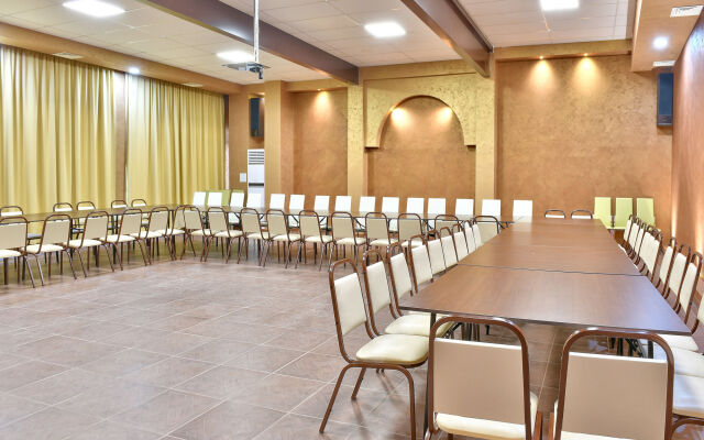 Estreya Palace & Residence