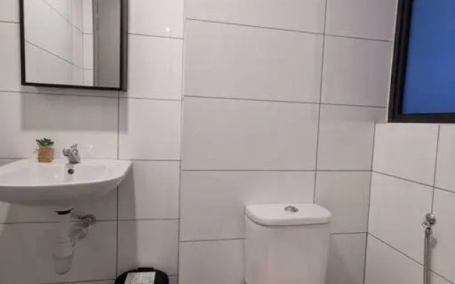 Traders Garden 1BR Pool View with Hi-Speed Internet+Netflix – Bathroom – Kajang