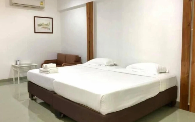 Lopburi Inn