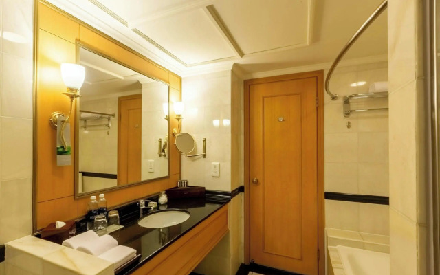 Renaissance Riverside Hotel Saigon