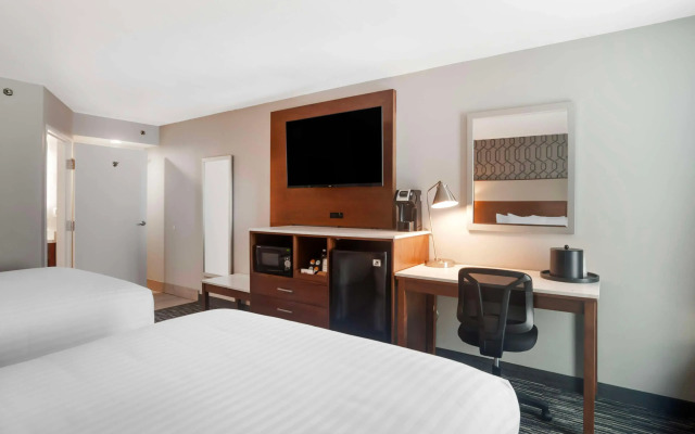 Best Western Plus Commerce Hotel